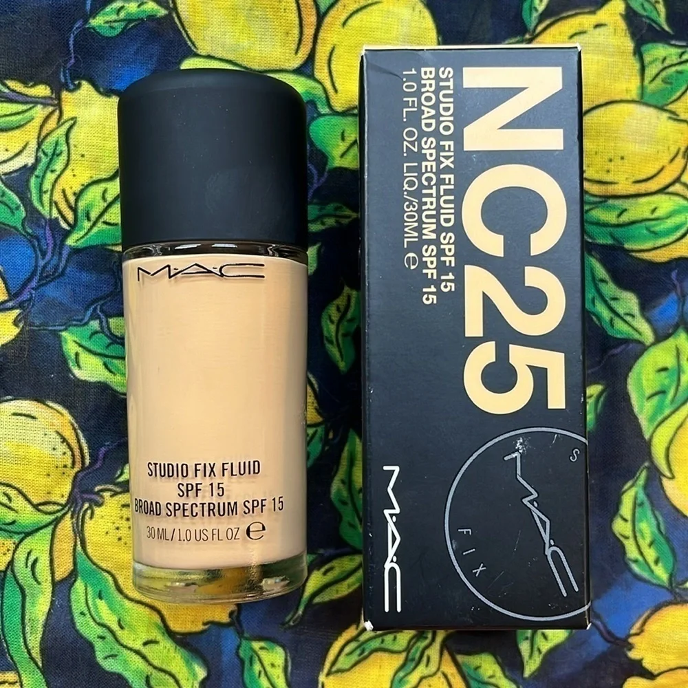 Brand New MAC Studio Fix Fluid SPF15 Foundation NC25 Matte Finish Long-Wearing
